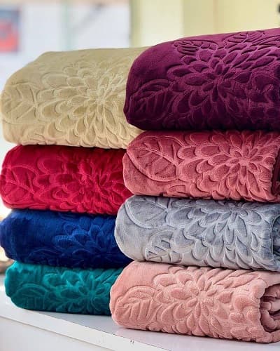 تصویر 1 از خرید پتو گل برجسته گلبافت طرح‌ لاکچری و مدرن